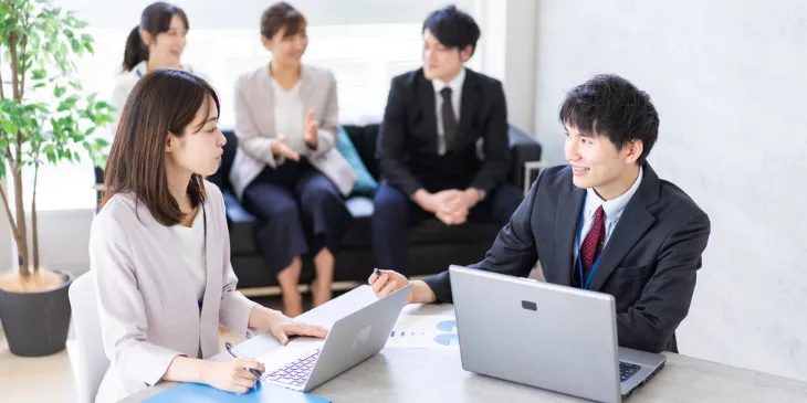 なぜ新卒採用は失敗するのか？母集団形成から早期離職まで原因と対策を解説