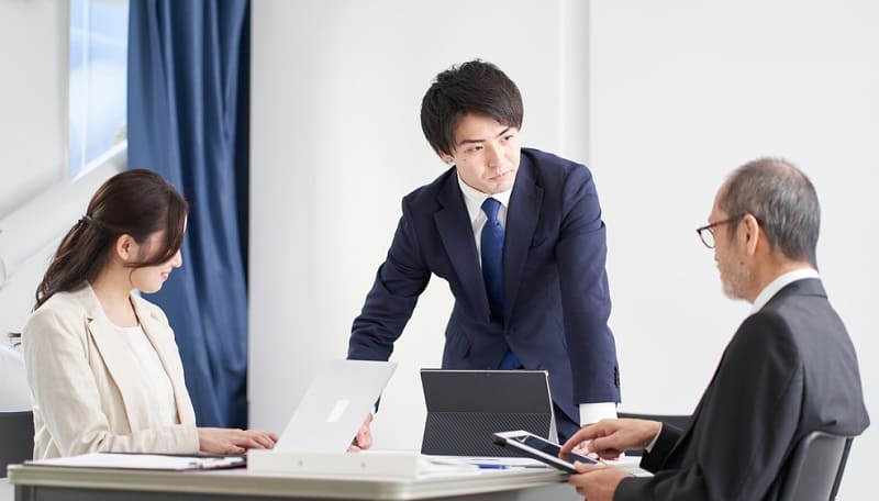 【管理職向け】年下上司と年上部下の関係の築き方